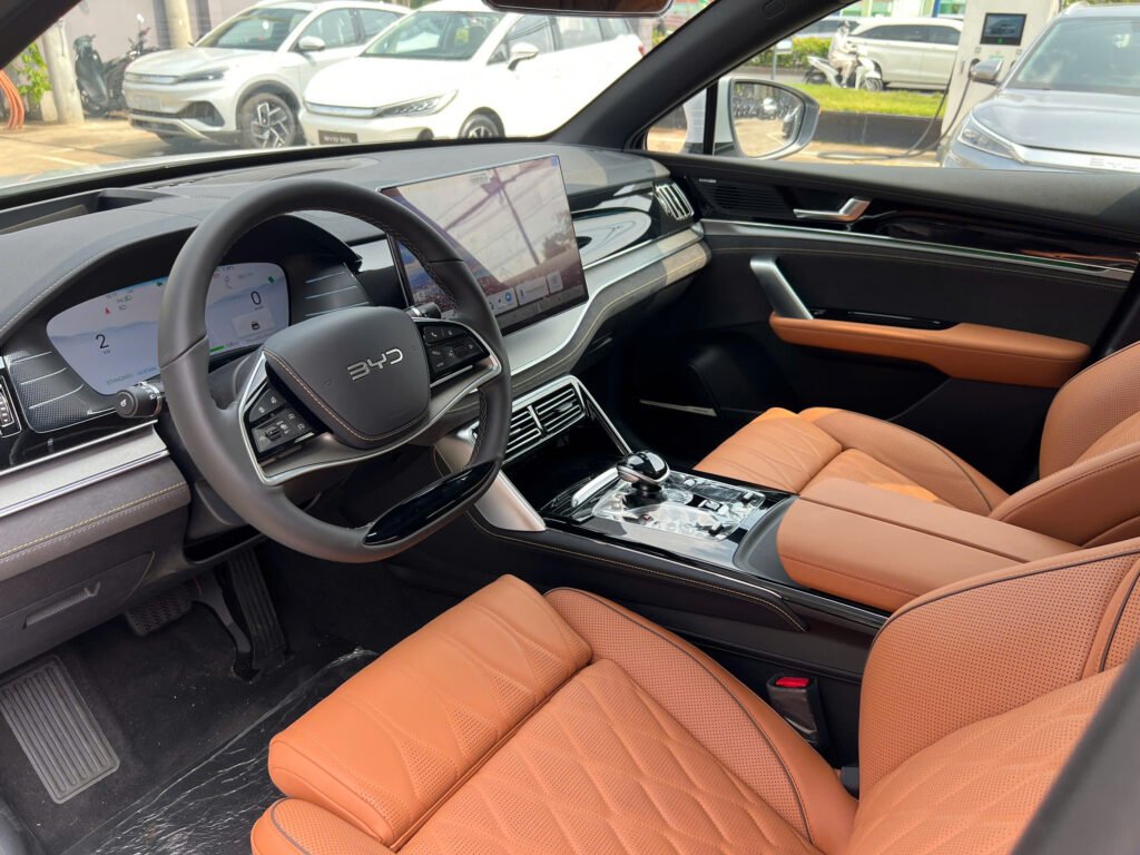 Giá Lăn Bánh Xe BYD 2026 & Ưu Đãi Miễn 100% Trước Bạ Cho Xe Điện danh gia xe byd sealion 8 mau trang bydmiennam com vn 08