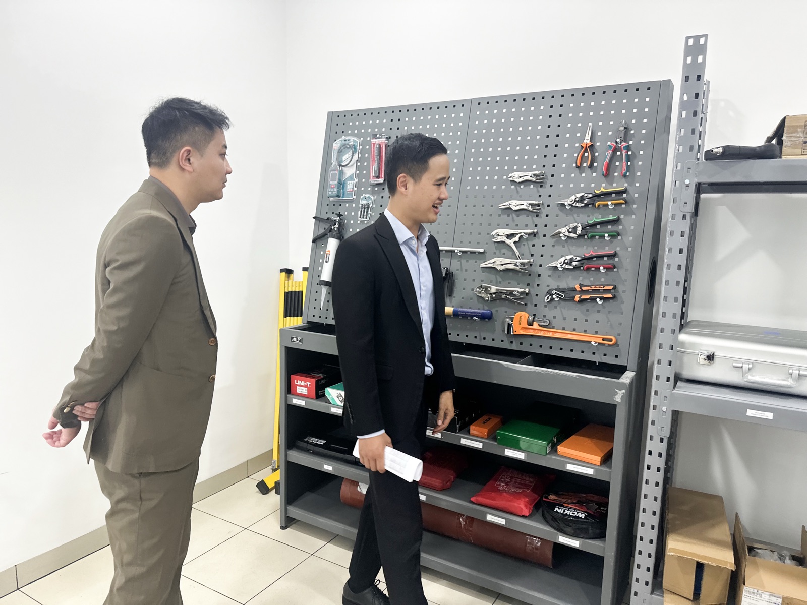 Đoàn công tác BYD Việt Nam kiểm tra xưởng dịch vụ theo tiêu chuẩn chính hãng