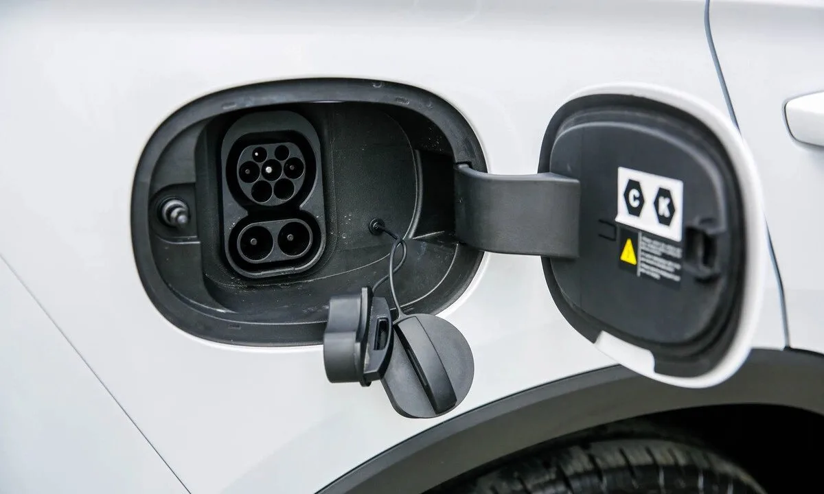 Cổng sạc BYD Sealion 5 DM-i hỗ trợ sạc nhanh DC