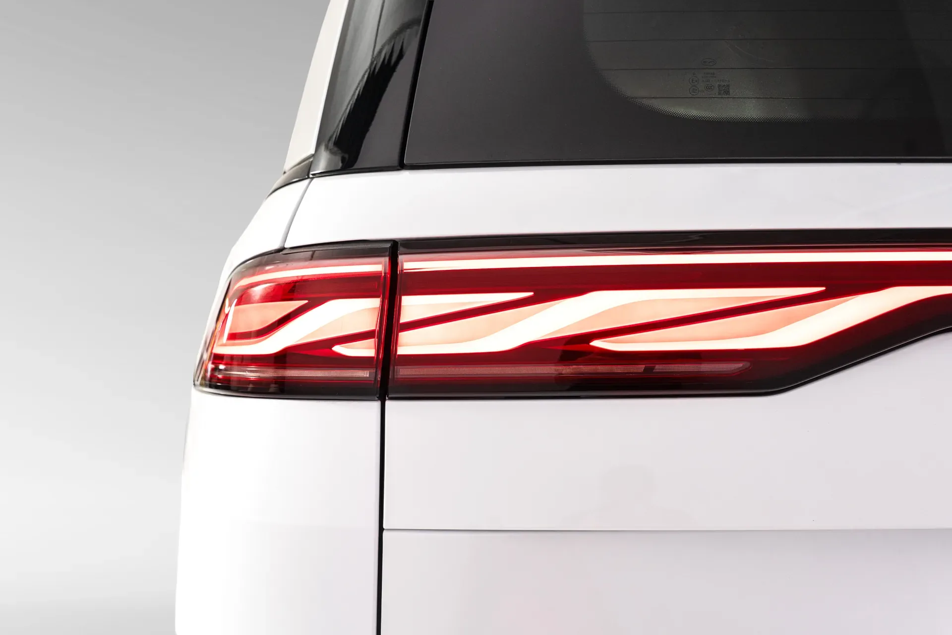 Đèn hậu LED xuyên ngang của BYD M9