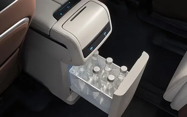 Tủ lạnh mini trên BYD M9