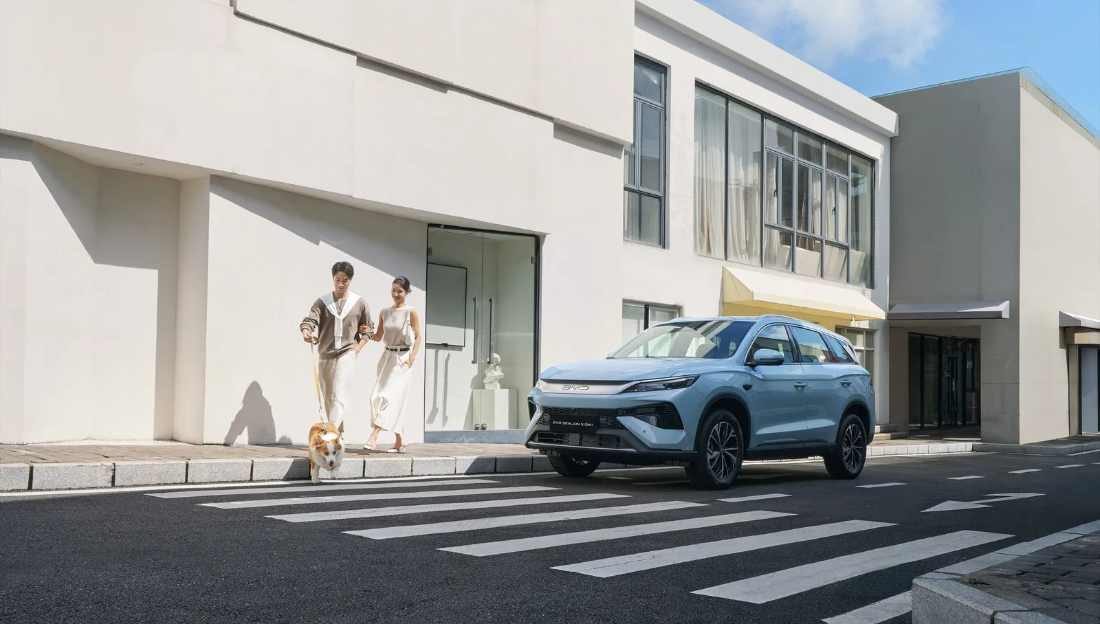 BYD Sealion 5 dạo phố cùng gia đình