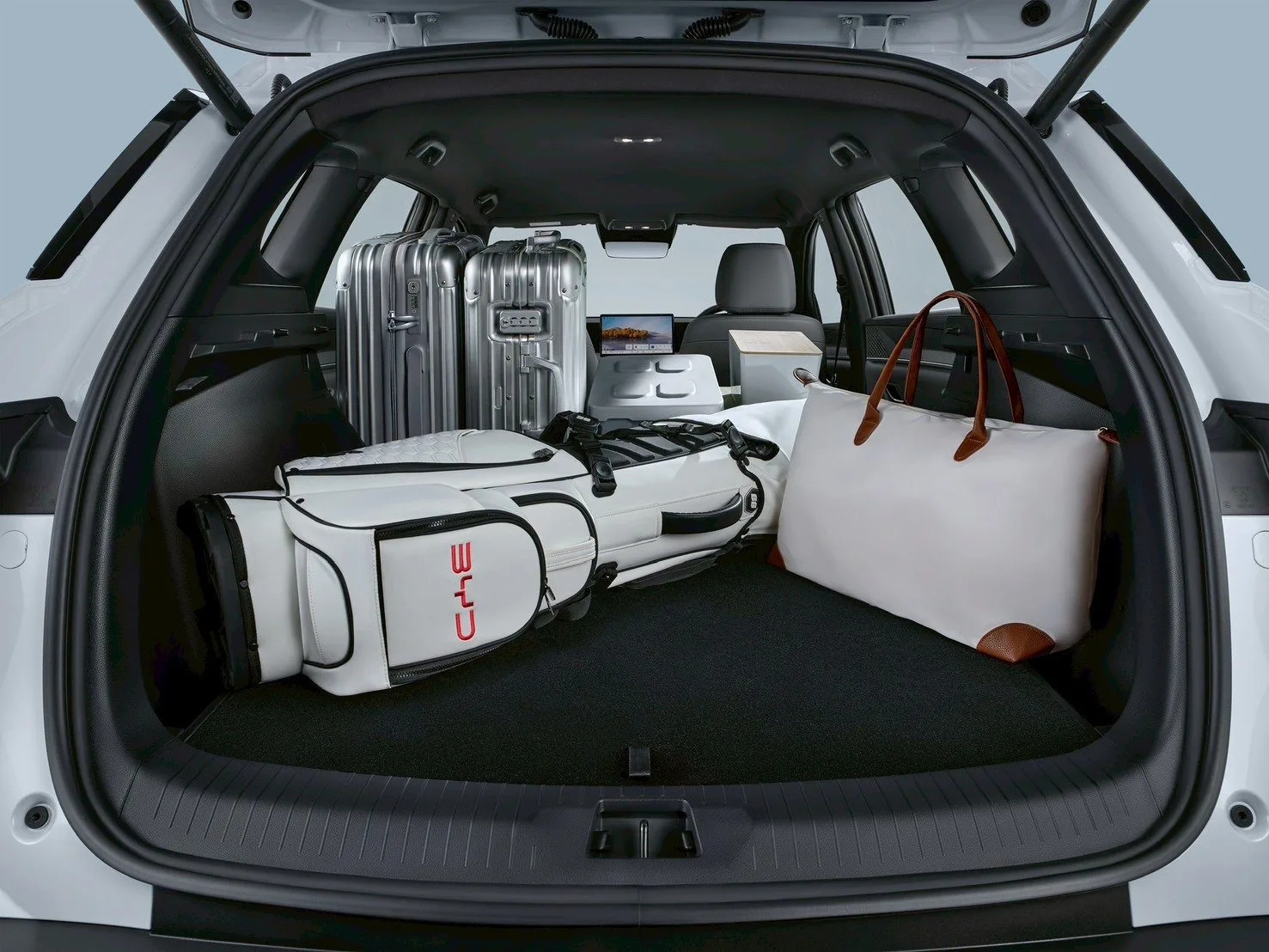 Khoang hành lý 530 lít BYD Sealion 5