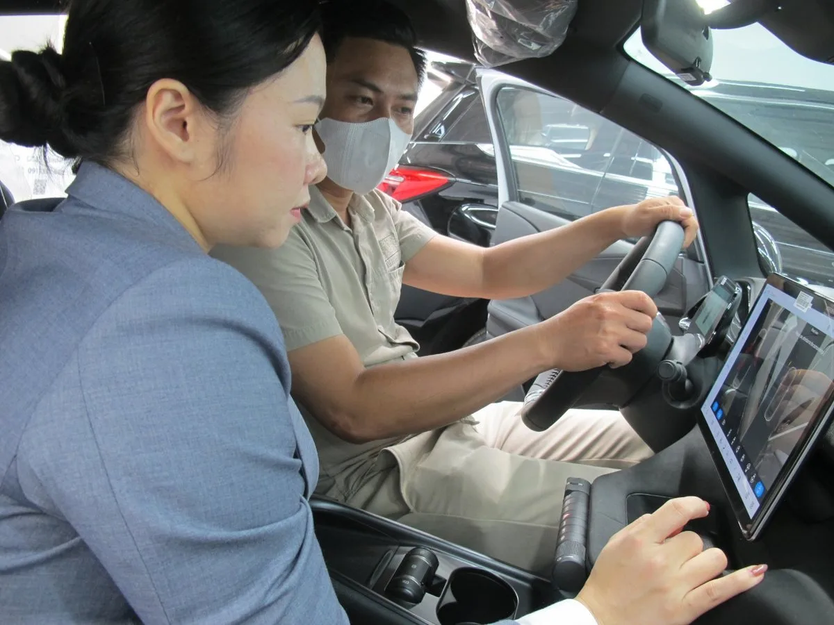 Experience Tour - First Meet: Check-in Cùng BYD M9 Ngày 20/10/2026 5 Tư vấn viên hướng dẫn khách lái thử xe BYD