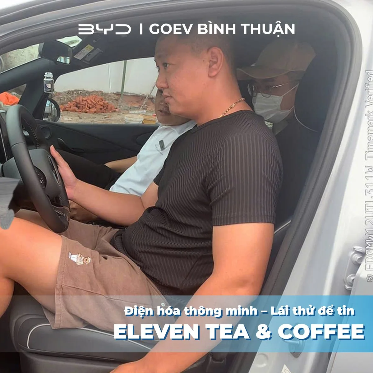 Lái Thử Xe BYD Tại Eleven Tea & Coffee Liên Hương Ngày 10/10/2026 7 Khách hàng ngồi ghế lái, tìm hiểu tính năng xe BYD