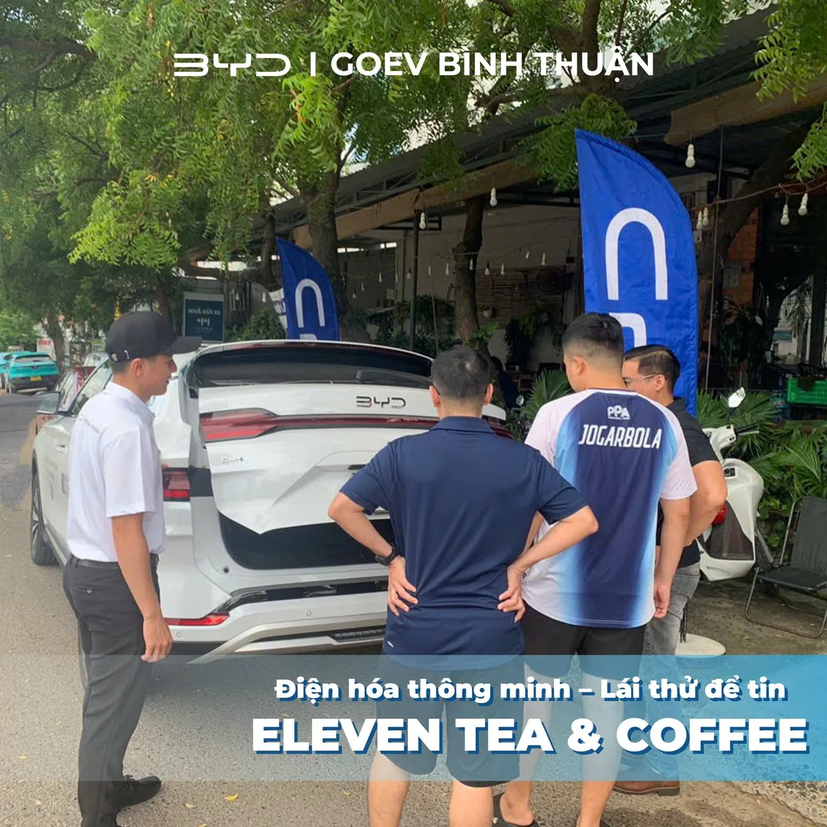 Lái Thử Xe BYD Tại Eleven Tea & Coffee Liên Hương Ngày 10/10/2026 9 Tư vấn viên BYD giới thiệu xe cho khách hàng tại Liên Hương